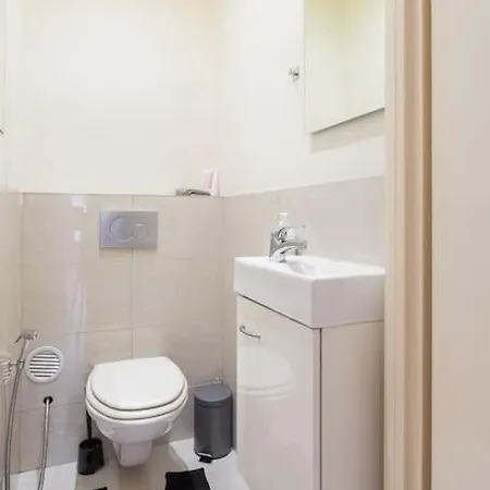 Close To Station Apartment *